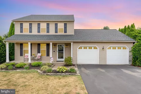 5 Buckingham Dr, Red Lion, PA 17356