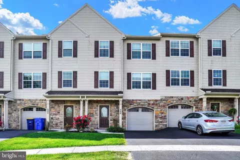 284 Fieldstone Ct #101, New Cumberland, PA 17070