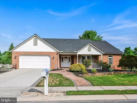 1433 Greenmeadow Dr, York, PA 17408
