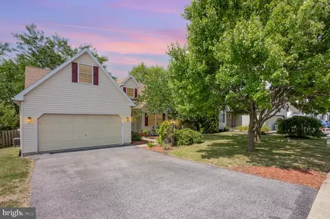 1896 Ashcombe Dr, Dover, PA 17315