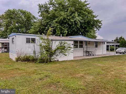 149 Crestwood Dr, Mount Wolf, PA 17347