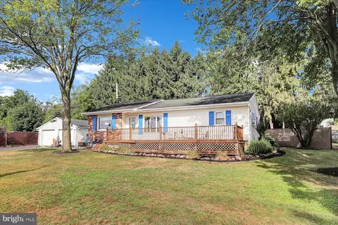 607 Wyndamere Rd, Etters, PA 17319