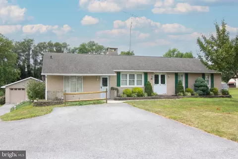 35 Sunset Dr, Hanover, PA 17331