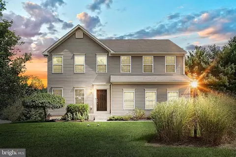 15 Malek Dr, Hanover, PA 17331