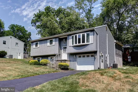 45 White Oak Ln, Etters, PA 17319