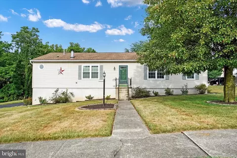 2956 Solar Dr, Dover, PA 17315