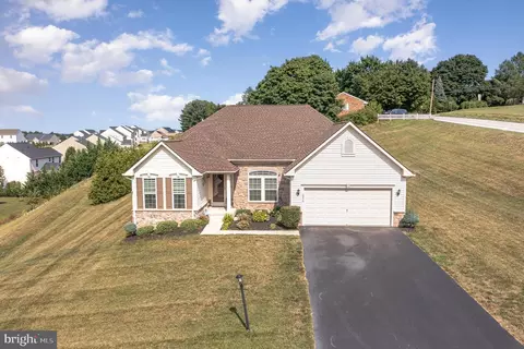 2230 Reservoir Heights Dr, Hanover, PA 17331