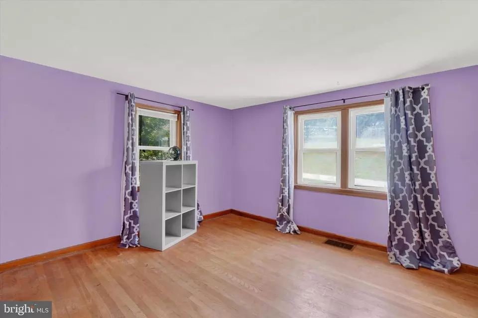 Bedroom - 880 Cherry Orchard Rd, Dover, PA 17315 photo 4 of 5