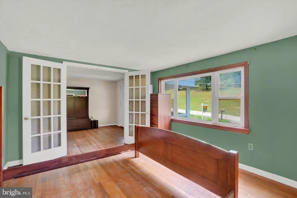 Bedroom - 880 Cherry Orchard Rd, Dover, PA 17315 photo 2 of 5