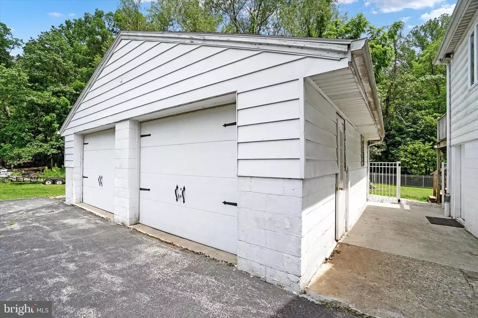 Exterior - 880 Cherry Orchard Rd, Dover, PA 17315 photo 7 of 8