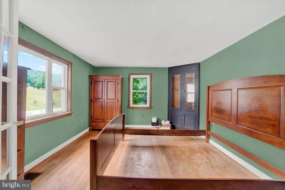 Bedroom - 880 Cherry Orchard Rd, Dover, PA 17315 photo 1 of 5