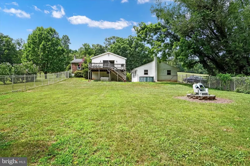 Exterior - 880 Cherry Orchard Rd, Dover, PA 17315 photo 5 of 8