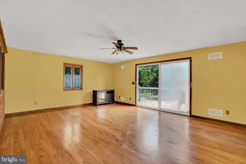 Living - 880 Cherry Orchard Rd, Dover, PA 17315 photo 1 of 2