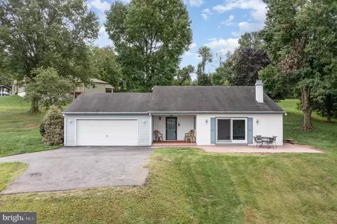 766 Hillview Rd, York, PA 17406