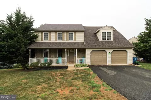 60 Rosalia Cir, York, PA 17402