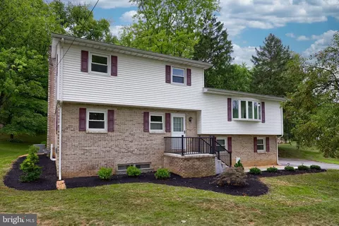 404 Allegheny Dr, York, PA 17402