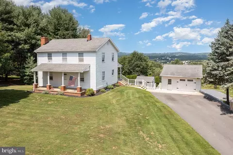 55 Surrey Dr, Wrightsville, PA 17368