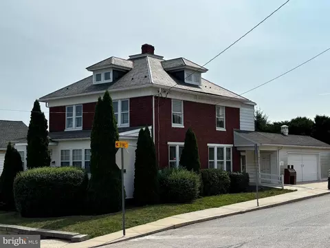 38 Henrietta St, Red Lion, PA 17356