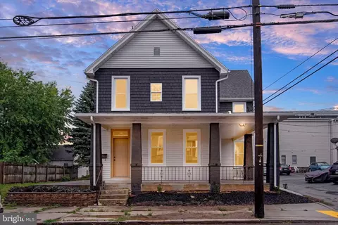 15 Pleasant St, Hanover, PA 17331