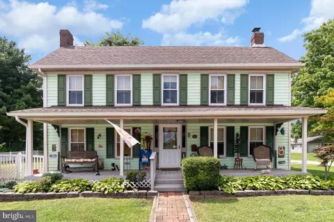 40 S Main St, Stewartstown, PA 17363