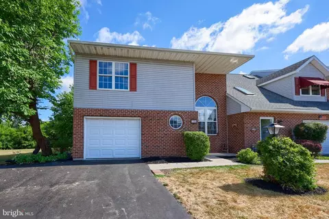 132 Winston Dr, York, PA 17408