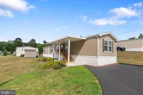 135 Rustique Dr, York, PA 17408
