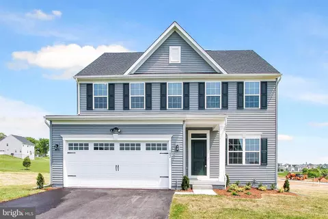 32 Garden Ln, Hanover, PA 17331