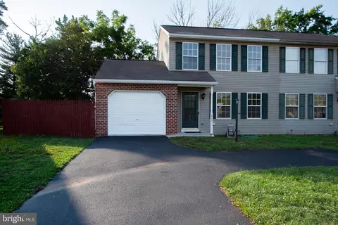 1867 Wyatt Cir, Dover, PA 17315