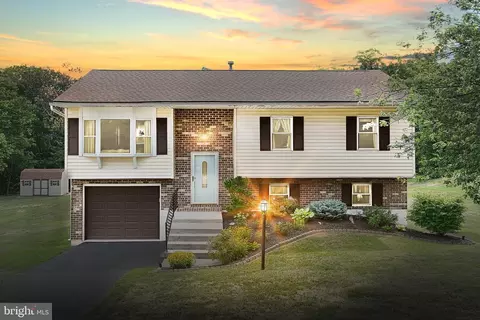 1781 Valley Vista Dr, York, PA 17406