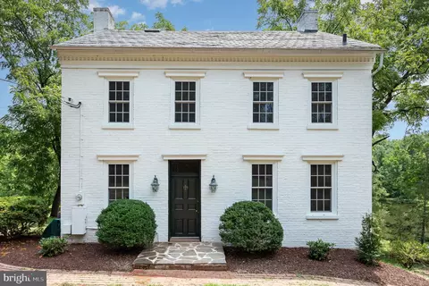 82 Walnut Ln, Thomasville, PA 17364