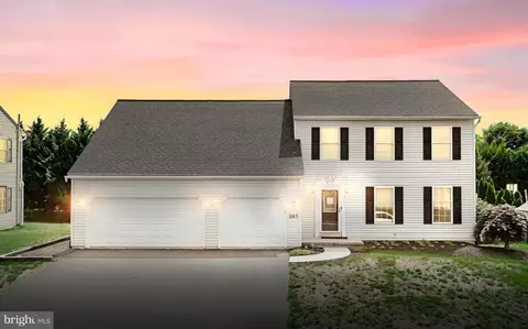 245 Silver Maple Ct, Mount Wolf, PA 17347