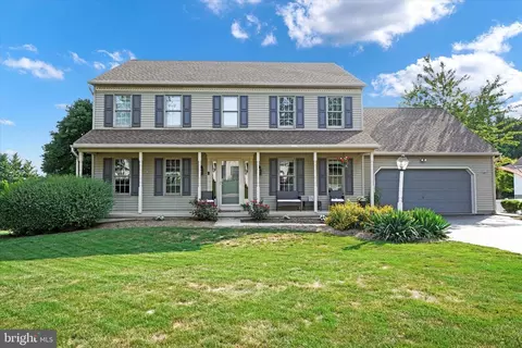 81 Meadow Hill Dr, York, PA 17402