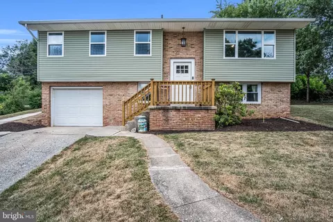 105 Greenwood Dr, New Cumberland, PA 17070