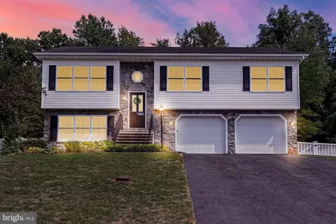 15 Holly Ln, Etters, PA 17319