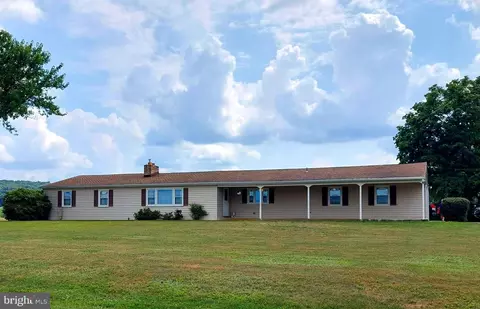 4998 Bentz Rd, Spring Grove, PA 17362