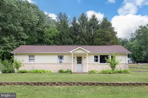 1249 Jackson Square Rd, Spring Grove, PA 17362
