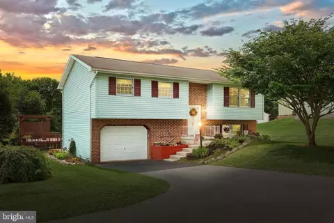 2876 Myers Rd, Seven Valleys, PA 17360
