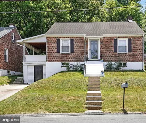564 Hillcrest Rd, York, PA 17403