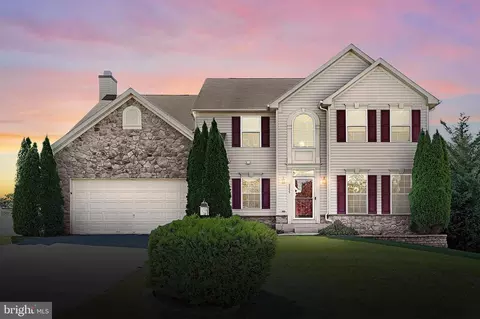 2255 Water Garden Dr, Hanover, PA 17331
