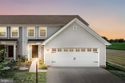 7439 Saint Patrick Ct #8, Abbottstown, PA 17301