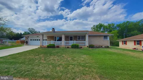 1766 Oakley Dr, Dover, PA 17315