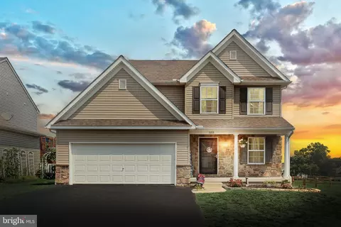 555 Rosewater Dr, Red Lion, PA 17356