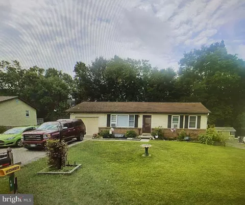 19 Colonial Dr, Hanover, PA 17331