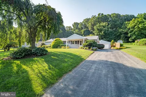 610 Taylor Rd, Windsor, PA 17366 photo 2