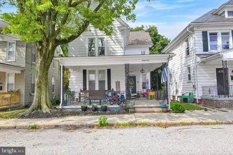 41 E Maple St, Dallastown, PA 17313