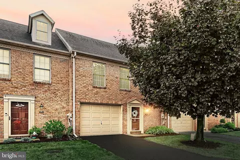 176 Crown Pointe Dr #P176, York, PA 17402