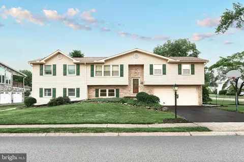 406 Spring Forge Dr, Spring Grove, PA 17362