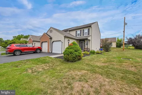 3157 Bornt Dr, Dover, PA 17315