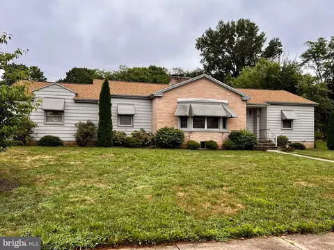 111 S 7th St, Mount Wolf, PA 17347