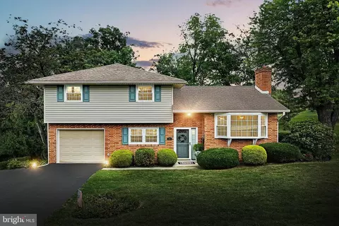 31 Woodland Dr, York, PA 17407